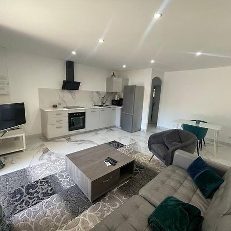 Bel Appartement Avec Parking Cabannes Екстер'єр фото