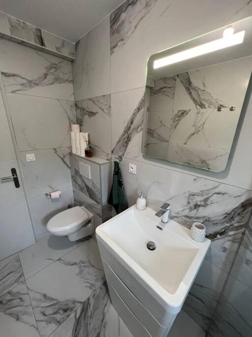 Bel Appartement Avec Parking Cabannes Екстер'єр фото