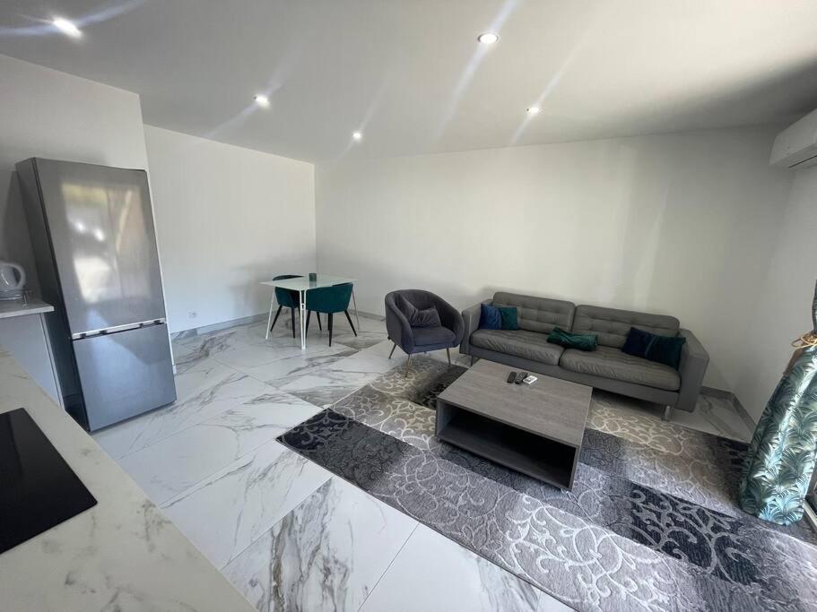 Bel Appartement Avec Parking Cabannes Екстер'єр фото