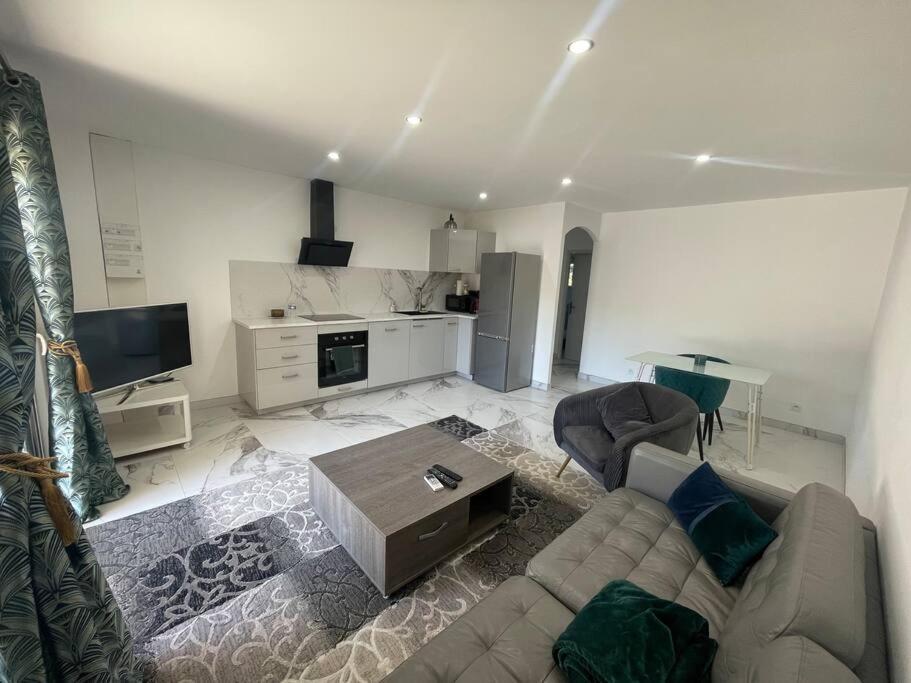 Bel Appartement Avec Parking Cabannes Екстер'єр фото
