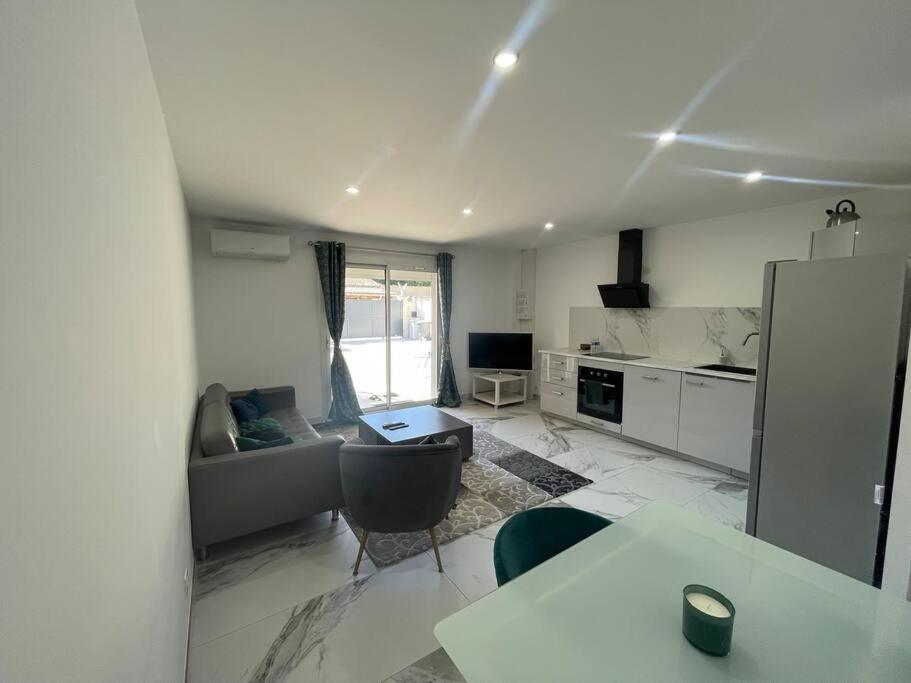 Bel Appartement Avec Parking Cabannes Екстер'єр фото